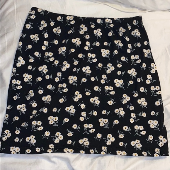 Floral SHEIN skirt - Picture 2 of 3